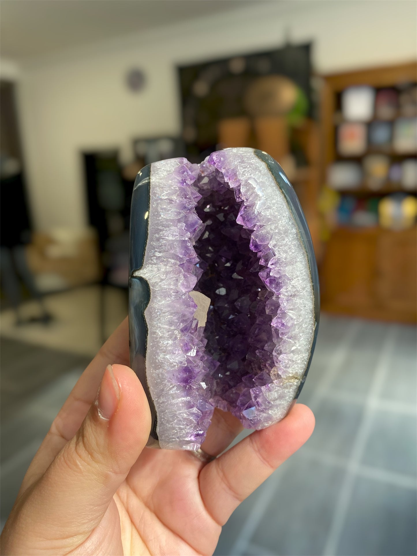 Géode Améthyste avec Calcite | Boutique Ésotérique - La Boutique Ô Mystères
