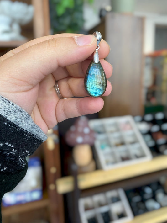 Pendentif Goutte Labradorite et Argent 925 | Boutique Ésotérique - La Boutique Ô Mystères