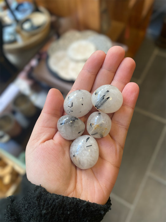 Pierre Roulée Quartz-Tourmaline Noire | Boutique Ésotérique - La Boutique Ô Mystères