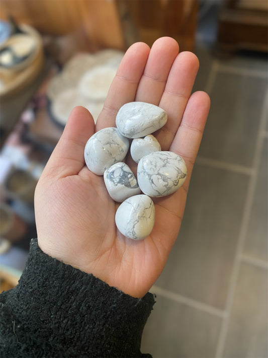Pierre Roulée Howlite Blanche | Boutique Ésotérique - La Boutique Ô Mystères