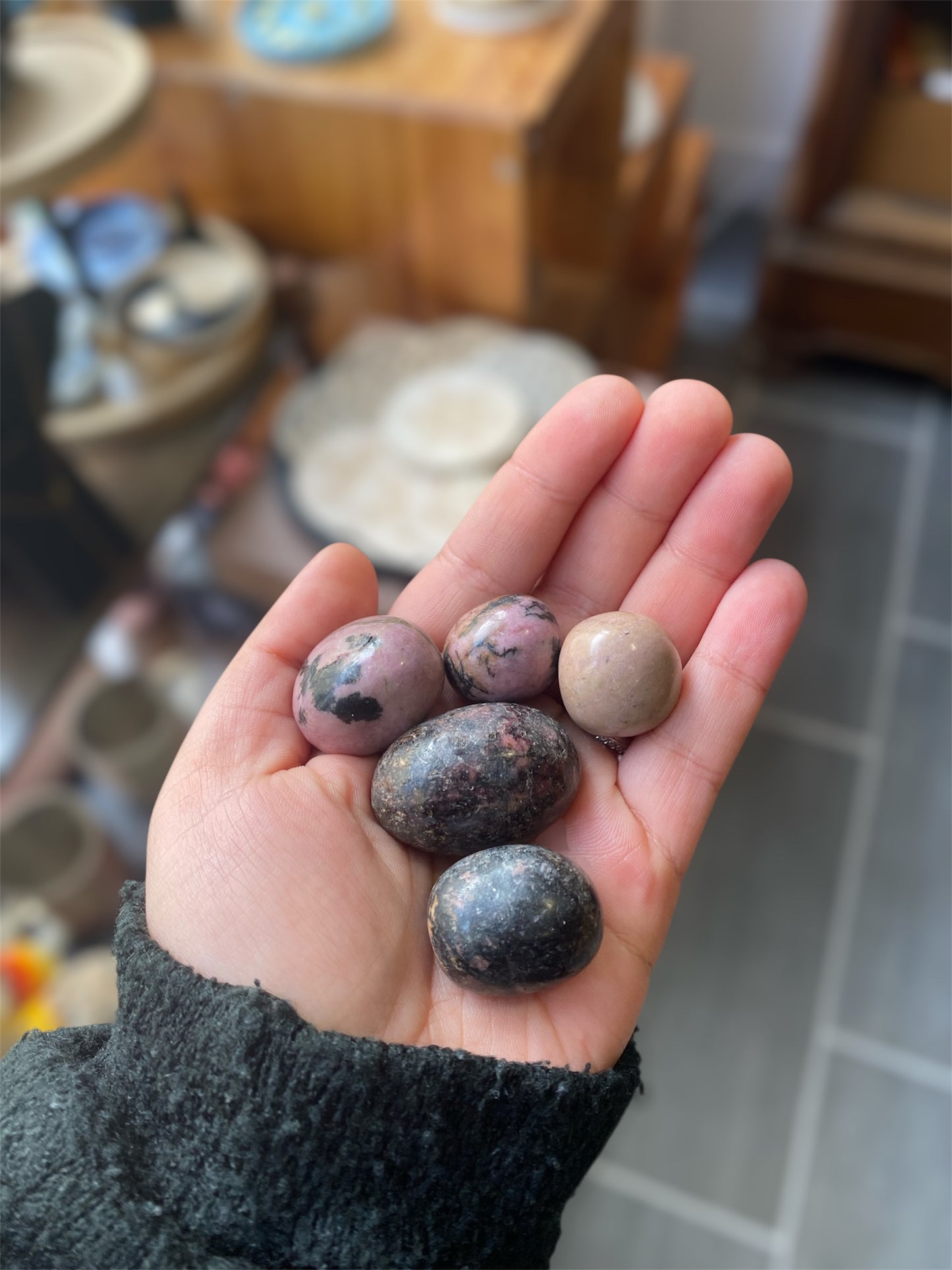 Pierre Roulée Rhodonite | Boutique Ésotérique - La Boutique Ô Mystères