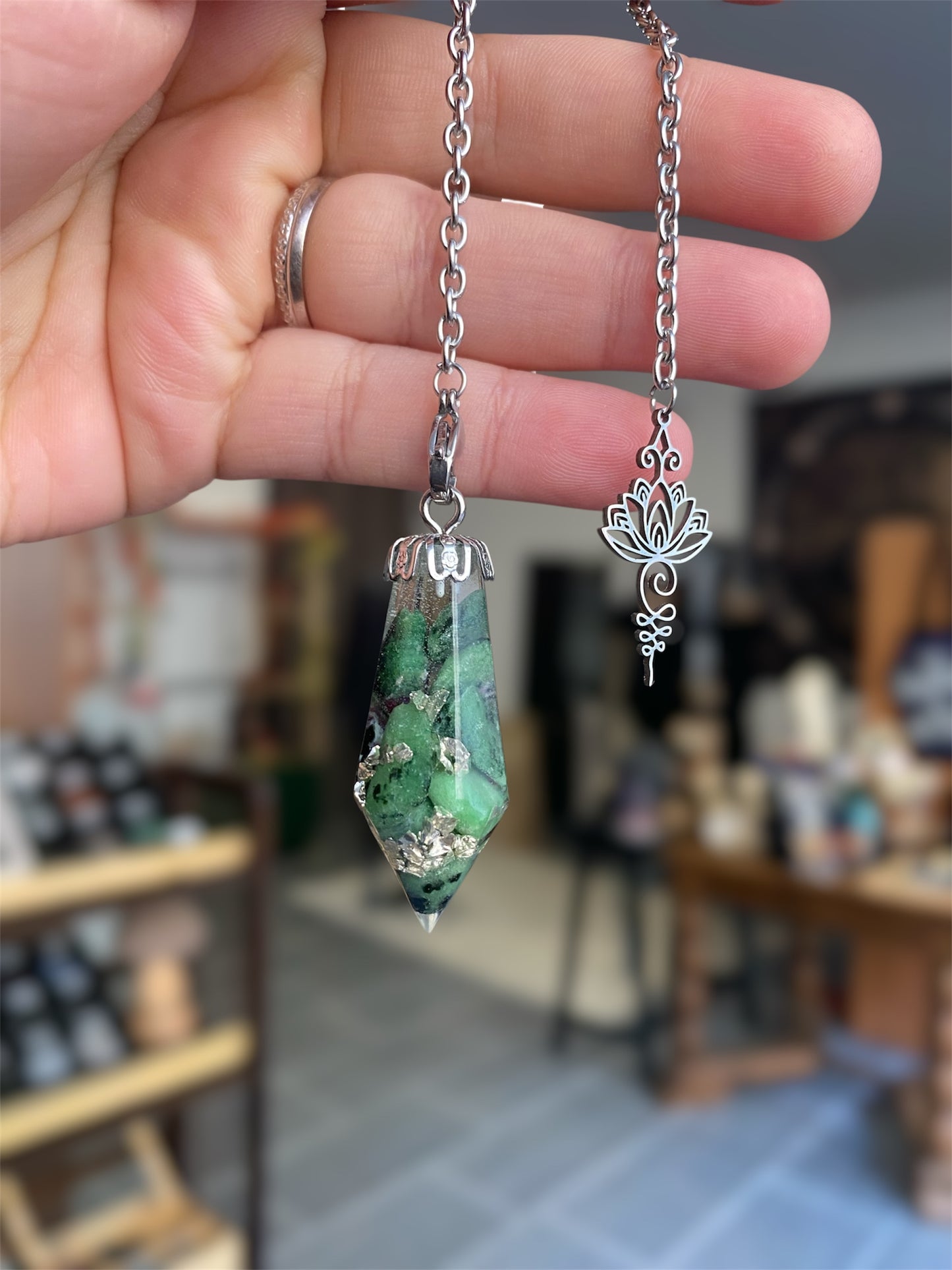 Pendule Rubis Zoïsite & Résine | Boutique Ésotérique - La Boutique Ô Mystères