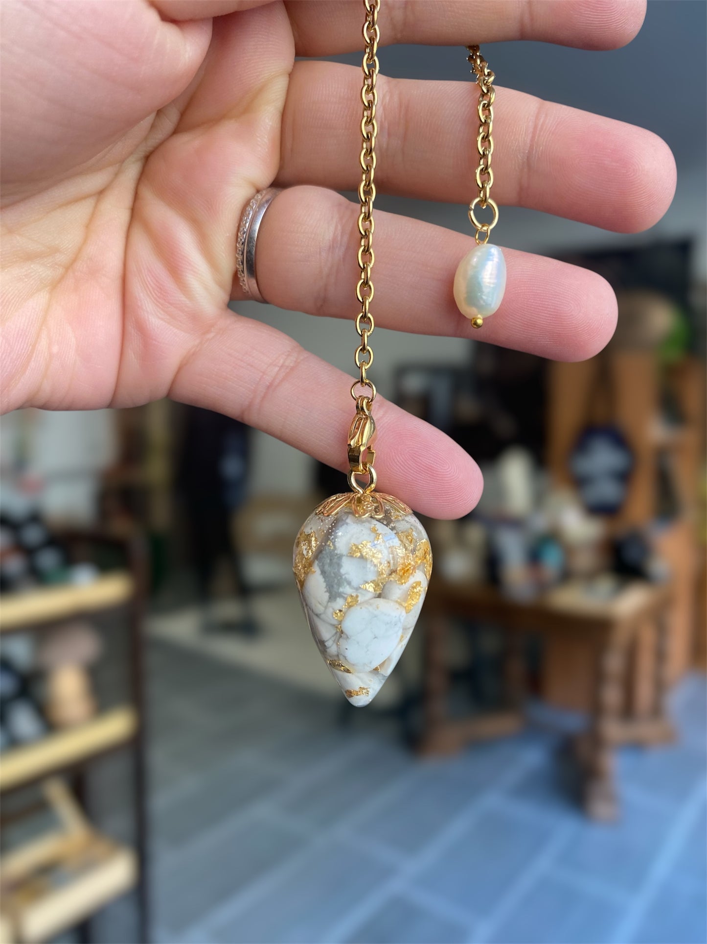 Pendule Howlite Blanche & Résine | Boutique Ésotérique - La Boutique Ô Mystères