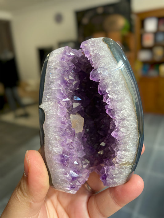 Géode Améthyste avec Calcite | Boutique Ésotérique - La Boutique Ô Mystères