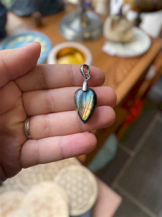 Pendentif Goutte Labradorite et Argent 925 | Boutique Ésotérique - La Boutique Ô Mystères